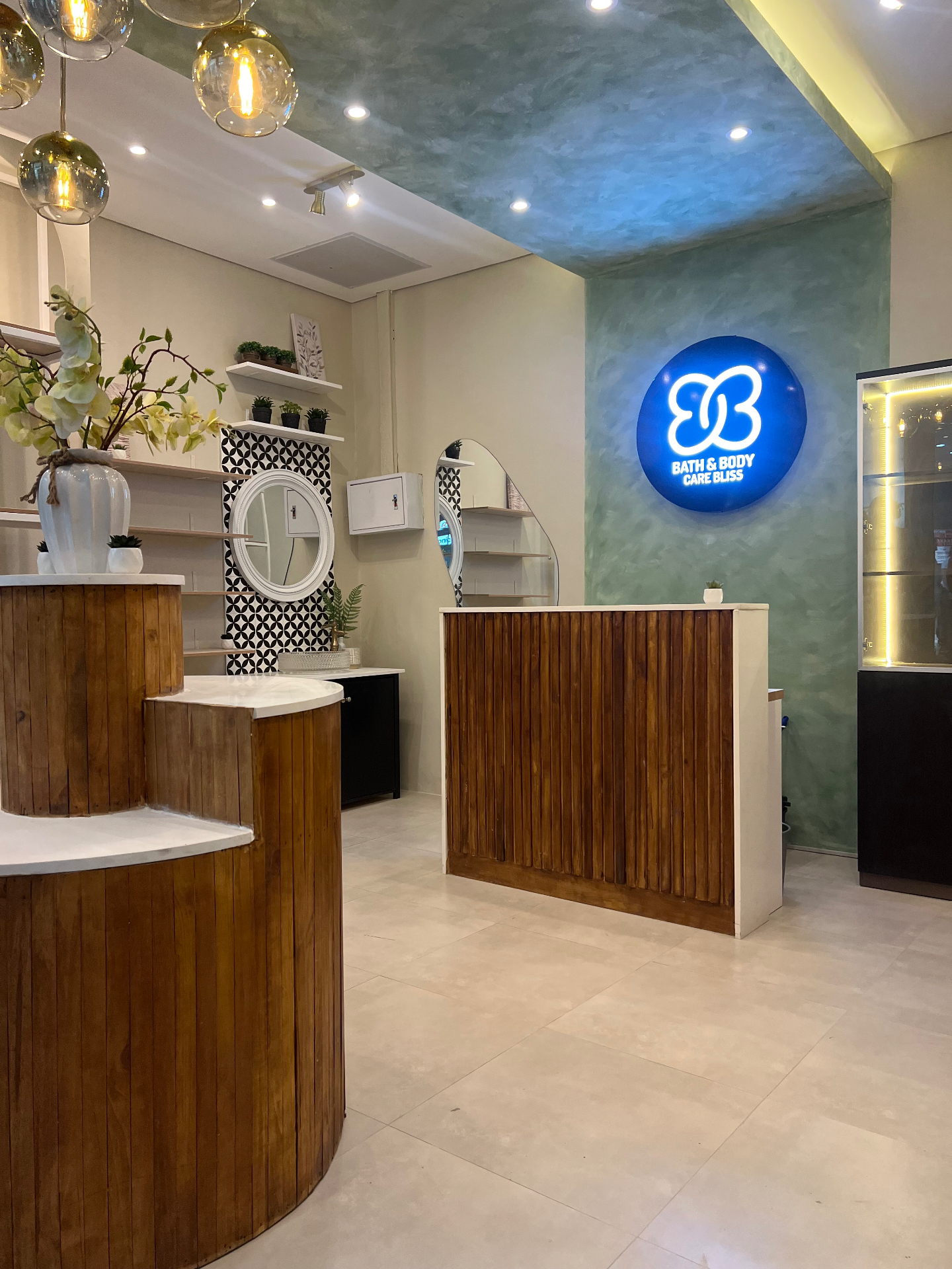 Bath & Body Care Bliss retail interior